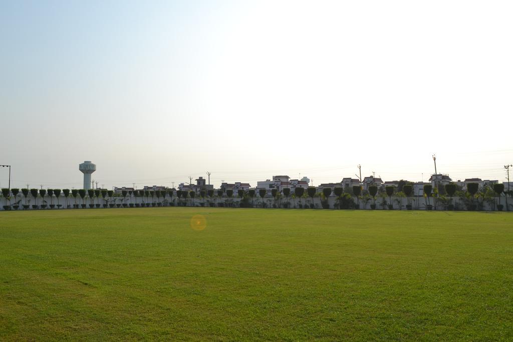 Hotel Sobti Continental Rudrapur Exterior foto